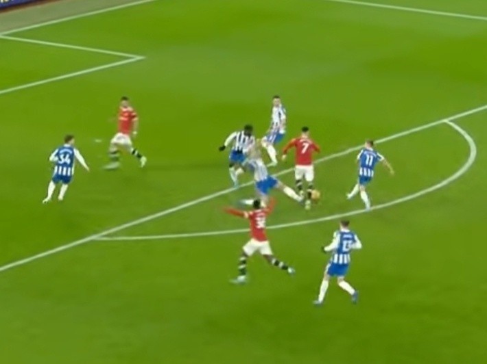  亚特兰大定位球战术奏效，头槌破门打破僵局局面